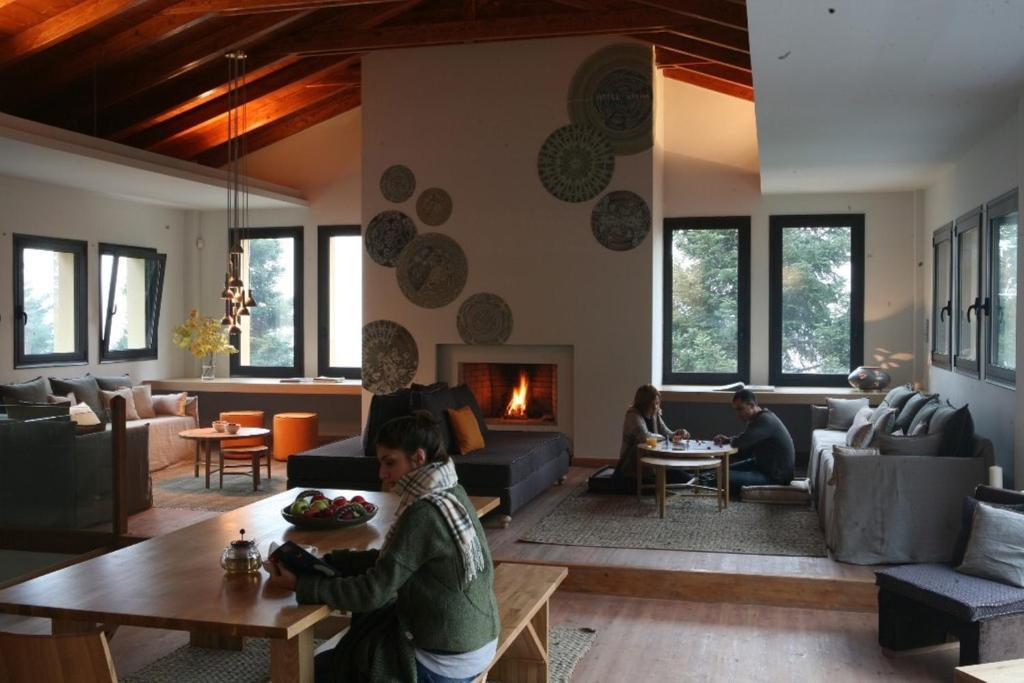 Natura Hotel Vitina Luaran gambar
